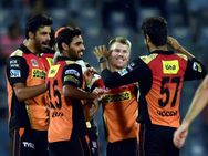 സ്വയം കുഴിച്ച കുഴിയില്‍ കൊല്‍ക്കത്ത വീണു, ബൗളിംഗ് മികവില്‍ ഹൈദരാബാദ് മുന്നോട്ട്!