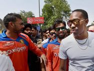 കളിക്കിടെ പ്രവീണ്‍കുമാറിന് നിയന്ത്രണം വിട്ടു, വാര്‍ണര്‍ പ്രതികരിച്ചത് ഇങ്ങനെ...