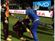 സച്ചിന്റെ കാലില്‍ത്തൊട്ട് യുവരാജ് സിംഗ്... ഇതാദ്യമായിട്ടല്ല, ചിത്രങ്ങള്‍ കാണൂ...