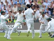 ഷെയ്ന്‍ വോണിനെ മറികടന്ന് യാസിര്‍ ഷാ; ലോര്‍ഡ്‌സില്‍ പാകിസ്താന്‍ ഇംഗ്ലണ്ടിനെ വീഴ്ത്തി!