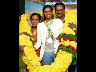 പിവി സിന്ധുവിനെ സ്വന്തമാക്കാന്‍ ആന്ധ്രയും തെലങ്കാനയും... ഓഫറുകള്‍ കേട്ടാല്‍ ഞെട്ടും, 13കോടി കഴിഞ്ഞു!