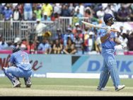 ഫിനിഷര്‍ ധോണി എപ്പഴേ ഫിനിഷ് ആയി.. ഇപ്പോള്‍ കളിക്കുന്നത് പഴയ ധോണിയുടെ നിഴല്‍ മാത്രം?