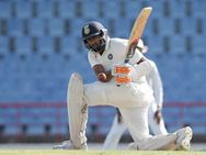 സേവാഗ് സ്‌റ്റൈലില്‍ സിക്‌സര്‍ പറത്തി അശ്വിന്റെ 100, ആഘോഷിച്ച് സോഷ്യല്‍ മീഡിയ!