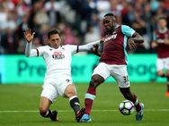 ചാംപ്യന്മാരെ നാണം കെടുത്തി ലിവര്‍പൂള്‍, ലെയ്‌സെസ്റ്റര്‍ തോറ്റത് 4-1ന്