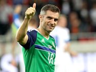 ആരോണ്‍ ഹ്യൂസ് ലോകകപ്പ് യോഗ്യതാ റൗണ്ട് കളിക്കാന്‍ വടക്കന്‍ അയര്‍ലന്‍ഡിലേക്ക് മടങ്ങി