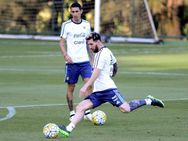 മിന്നും ഫ്രീകിക്കില്‍ ഗോള്‍, രണ്ട് ഗോളിന് അസിസ്റ്റന്‍സ്.. മെസ്സി ഡാ! അര്‍ജന്റീന കൊളംബിയയെ തകര്‍ത്തു!