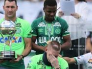 കോപ സുഡാമേരിക്കാന ട്രോഫി വീല്‍ചെയറിലിരുന്ന് ജാക്‌സന്‍ ഏറ്റുവാങ്ങി, സ്റ്റേഡിയം കണ്ണീരണിഞ്ഞു..