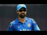 ക്രിക്കറ്റ് താരം പര്‍വേസ് റസൂലിനെന്താ ഇതൊന്നും ബാധകമല്ലേ? ദേശീയ ഗാനം ഗൗനിച്ചില്ല; ചവച്ച് ചവച്ച്...