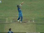 ക്രിക്കറ്റ് ലോകം ഞെട്ടിയ ആ സിക്‌സര്‍.. അത്ഭുതഷോട്ട് എങ്ങനെ കളിച്ചു എന്ന് കോലി പറയുന്നു, വീഡിയോ കാണാം