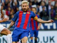 മെസി വീണ്ടും മറഡോണയായി, ബോക്‌സില്‍ ആറ് ഡിഫന്‍ഡര്‍മാരുണ്ടായിട്ടും മെസി ഗോള്‍ തടയാനായില്ല!!