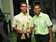 മകനടിച്ചു ഫിഫ്റ്റി,വിട്ടുകൊടുക്കുമോ അച്ഛന്‍...അയാളും നേടി!! അതും ഒരു ടീമിനായി!!