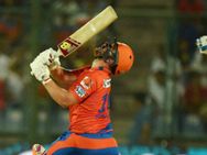 സഹതാരങ്ങള്‍ ബാറ്റ് കൊടുത്തിട്ടും ആരോണ്‍ ഫിഞ്ച് കളിച്ചില്ല.. നഷ്ടം റെയ്‌നയ്ക്കും ഗുജറാത്തിനും മാത്രം!