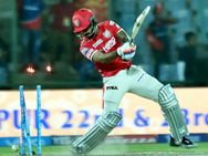 രാജാക്കന്‍മാരെ ആദ്യം അടിച്ചൊതുക്കി!! പിന്നെ എറിഞ്ഞുവീഴ്ത്തി!! സഹീറും ചെകുത്തന്‍മാരും മുന്നോട്ട്