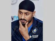 ധോണിക്കെന്താ കൊമ്പുണ്ടോ? ഹര്‍ഭജന്‍ കലിപ്പിലാണ്!! ഭാജിയെ ചൊടിപ്പിച്ചത്....