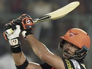 യുവരാജിന്റെ പാതിരാക്കൊലയ്ക്ക് ഡെല്‍ഹി പിള്ളേരുടെ കിണ്ണം കാച്ചിയ മറുപടി.. ഹൈദരാബാദിനെ പറത്തിക്കളഞ്ഞു!