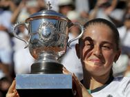 ഹാലെപ്പ് വീണു!! ഒസ്റ്റാപെന്‍കോയ്ക്ക് കന്നി ഫ്രഞ്ച് ഓപ്പണ്‍!! വഴിമാറിയത് ചരിത്രം