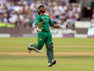 ശ്രീലങ്കയും പാകിസ്താനും തോൽക്കാൻ വേണ്ടി ആഞ്ഞ് കളിച്ചു.. ശ്രീലങ്ക തോറ്റു.. പാകിസ്താൻ സെമിയിൽ!!