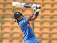 20 ഫോർ, 7 സിക്സ്.. 115 പന്തിൽ 171 നോട്ടൗട്ട്.. ഹർമൻപ്രീത് കൗർ മുത്താണ്.. ഇന്ത്യ നാലിന് 281!!