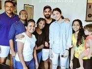 ലക്കി ഫാൻസ്! ആരാധകർക്കൊപ്പം ശ്രീലങ്കയിൽ അടിച്ചുപൊളിച്ച് വിരാട് കോലിയും കാമുകി അനുഷ്ക ശർമയും!!