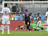 സ്‌പെയിന്‍ ലോകകപ്പ് യോഗ്യതക്കരികില്‍, ഇറ്റലിക്ക് മങ്ങിയ ജയം, ക്രൊയേഷ്യ തോറ്റു