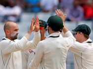 ഷോക്കർ... ബംഗ്ലാദേശിൽ ഓസ്ട്രേലിയൻ ക്രിക്കറ്റ് ടീമിന് കല്ലേറ്.. ടീം ബസിന്റെ ചില്ല് എറിഞ്ഞ് തകർത്തു!!