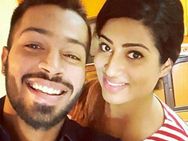 സോഷ്യല്‍ മീഡിയയില്‍ വൈറലായ ഫോട്ടോയില്‍ ഒപ്പമുള്ള ആ സുന്ദരി ആര്.. ഹര്‍ദീക് പാണ്ഡ്യ പറയുന്നു!