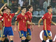 ഫുട്‌ബോള്‍ ലോകകപ്പ് കിരീടം, ഇംഗ്ലണ്ടിന്, സ്‌പെയിനിനെതിരേ ഗോള്‍മഴ