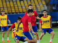 കൊച്ചിയിൽ തുല്യ ശക്തികളുടെ പോരാട്ടം; സ്പെയിൻ പൊരുതി, കാനറികൾ തിരിച്ചടിച്ചു! ജർമ്മനി പരുങ്ങി...