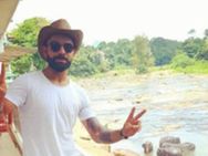 ഇന്ത്യ ന്യൂസിലന്‍ഡ് മത്സരത്തിനിടെ വാക്കി ടോക്കിയില്‍ സംസാരിച്ച വിരാട് കോലി വിവാദത്തില്‍