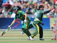 കൈമടക്കിയേറ്: പാക് സ്പിന്നർ മുഹമ്മദ് ഫഫീസിന്‍റെ ബൗളിംഗ് ഐസിസി വിലക്കി... ഇതിപ്പോ ഹാട്രിക് ആയല്ലോ!!