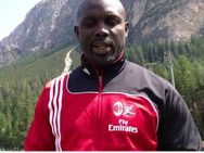 വിദ്യാഭ്യാസം നേടി ലോകഫുട്‌ബോളര്‍ തിരിച്ചു വന്നു, ലൈബീരിയയുടെ പ്രസിഡന്റ് പദവിയിലേക്ക്!!