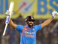 വീണ്ടും രോ'ഹിറ്റ്'... മിന്നല്‍ സെഞ്ച്വറി, ലങ്ക ആളി, പിന്നെ കത്തിത്തീര്‍ന്നു