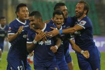 ടോപ് ത്രീ പോരില്‍ പൂനെയെ കീഴടക്കി സൂപ്പര്‍ മച്ചാന്‍സ്... പോയിന്റ് പട്ടികയില്‍ ഒന്നാമത്