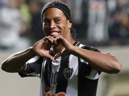 പന്തിനോട് കുശലം പറയാന്‍ റോണോ ഇനിയില്ല... കളിക്കളത്തിലെ നര്‍ത്തകന്‍ ബൂട്ടഴിച്ചു