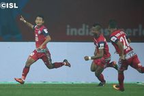 ജംഷഡ്പൂര്‍ എഫ്‌സി കേരള ബ്ലാസ്റ്റേഴ്‌സിനെ നാണംകെടുത്തി (2-1)