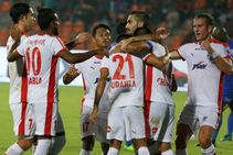 ഛേത്രി ഡബിളില്‍ ബെംഗളൂരു... മുംബൈയെ തകര്‍ത്തു, ലീഗില്‍ തലപ്പത്ത്