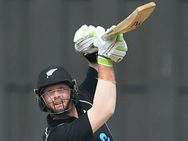 നിലത്തിറങ്ങാതെ കിവികളുടെ വിജയപ്പറക്കല്‍... പാകിസ്താനെ തകര്‍ത്തുവിട്ടു