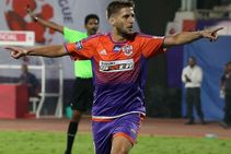 ഐഎസ്എല്‍: പിന്നില്‍ നിന്ന് പൊരുതിക്കയറി പൂനെ... ജയത്തോടെ ഒന്നാമത്