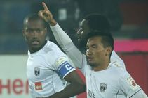 ഗുവാഹത്തിയില്‍ ഡോംഗെല്‍ ഷോ... ഹാ'ട്രിക്കില്‍' സൂപ്പര്‍ മച്ചാന്‍സ് തകര്‍ന്നു