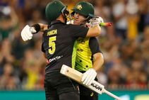 വീണ്ടും ഇംഗ്ലണ്ടിനെ കശാപ്പ് ചെയ്ത് കംഗാരുപ്പട... തുടരെ മൂന്നാം ജയം, ഫൈനല്‍ ടിക്കറ്റ്