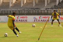 ഗോകുലത്തോട് തോറ്റത്തിന് കോഴികോട്ട് ഈസ്റ്റ് ബംഗാള്‍ ആരാധകരുടെ വൈകാരിക പ്രകടനങ്ങള്‍