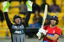 ഇംഗ്ലണ്ടിന് നാണക്കേടിന്റെ ഹാട്രിക്ക്... മൂന്നാം മല്‍സരത്തിലും തോല്‍വി, കിവികള്‍ ഫൈനലിനരികെ