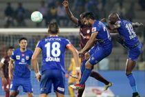 അഞ്ചു ഗോള്‍ ത്രില്ലര്‍ കടന്ന് മുംബൈ വരുന്നു... സെമി സാധ്യത സജീവം, ബ്ലാസ്റ്റേഴ്‌സിന് തൊട്ടരികെ