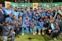 റെയ്‌ന, റെയ്‌ന കം എഗെയ്ന്‍... വീണ്ടുമൊരു ചരിത്രനേട്ടം, ഭുവിയും റെക്കോര്‍ഡ് ബുക്കില്‍