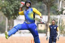 വിജയ് ഹസാരെ ട്രോഫി: മുംബൈയെ വീഴ്ത്തി മഹാരാഷ്ട്ര, സെമി ടിക്കറ്റ്... കര്‍ണാടകയും മുന്നേറി