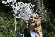 വീണ്ടും ടെന്നീസ് റാണിയായി സിമോണ ഹാലെപ്പ്... വോസ്‌നിയാക്കിയെ പിന്തള്ളി