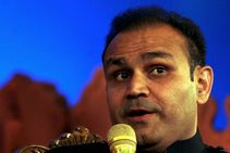 ലോകകപ്പില്‍ കാര്‍ത്തിക് അല്ല, ധോണിതന്നെ; എന്തുകൊണ്ടെന്ന് സെവാഗ് പറയുന്നു