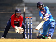 ത്രില്ലറില്‍ ഇന്ത്യന്‍ വനിതകള്‍ നേടി... മിതാലി കുറിച്ചത് പുതിയ റെക്കോര്‍ഡ്