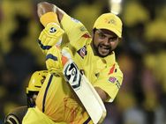 ഐപിഎല്‍: ഹോം ഗ്രൗണ്ട് മാറ്റത്തിനു പിന്നാലെ ചെന്നൈക്കു മറ്റൊരു തിരിച്ചടി... റെയ്‌നയ്ക്ക് പരിക്ക്!!