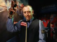 എതിരാളിയില്‍ നിന്നും ഇങ്ങനൊരു 'ചതി' പ്രതീക്ഷിച്ചില്ല, വസ്ത്രം ഉപേക്ഷിച്ച് ലോകചാംപ്യന്‍!! വീഡിയോ